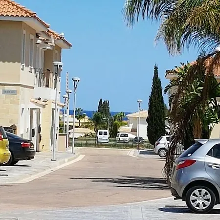 Athina's Paralimni