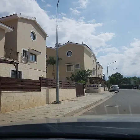 Athina's * Paralimni